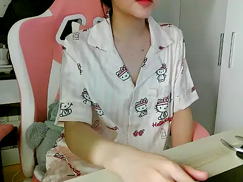lucienguyen online show from 05-06-26, 06:34