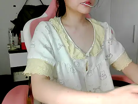 lucienguyen online show from 05-12-26, 06:03