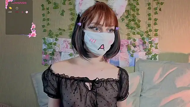 LunaNyanmi online show from 05-18-26, 02:22