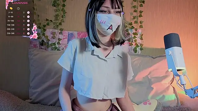 Snapshot of LunaNyanmi chatting on 06-06-26, 01:49 LunaNyanmi online show from 06-06-26, 01:49