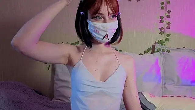 Snapshot of LunaNyanmi chatting on 06-15-26, 01:22 LunaNyanmi online show from 06-15-26, 01:22