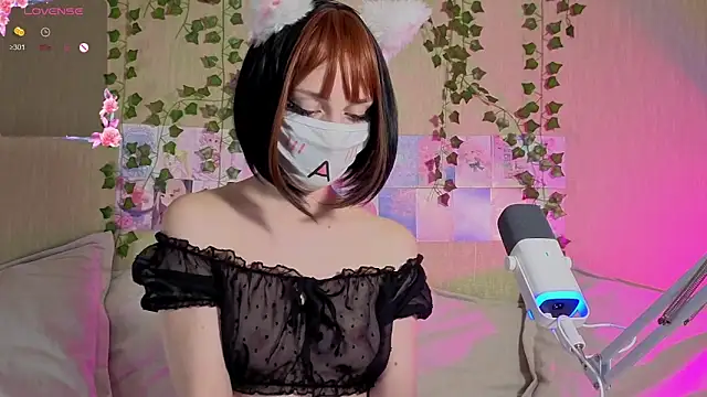 LunaNyanmi online show from 04-14-26, 06:35
