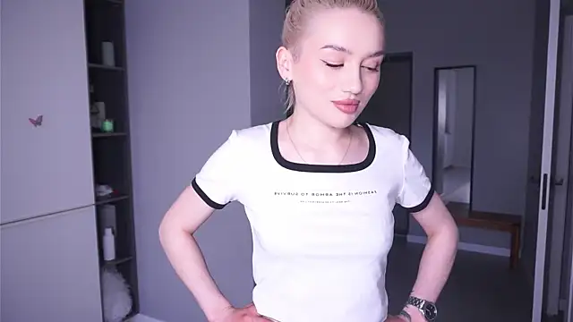 Snapshot of princess_blonde chatting on 04-07-26, 07:32 princess blonde online show from 04-07-26, 07:32