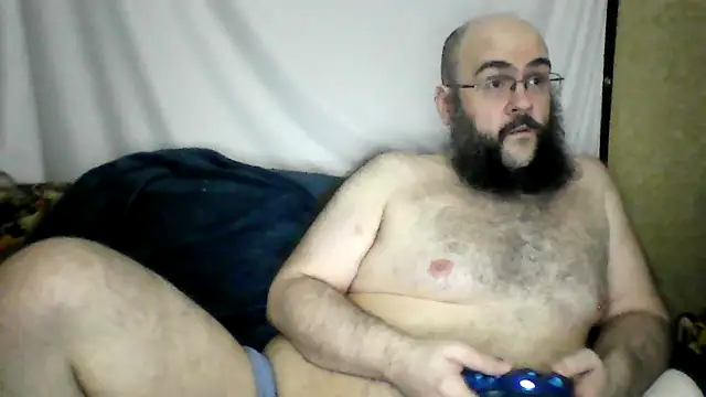 BriTheTopBear online show from 04-28-26, 02:27
