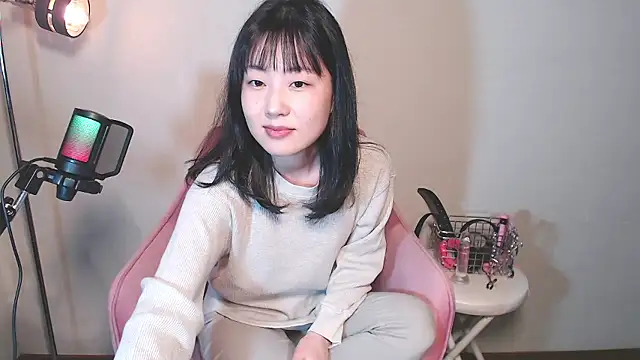 Snapshot of Miachan_01 chatting on 05-21-26, 01:14 Miachan 01 online show from 05-21-26, 01:14