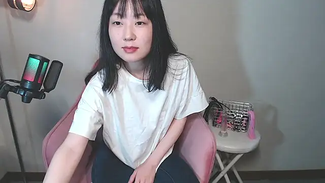 Snapshot of Miachan_01 chatting on 05-18-26, 12:55 Miachan 01 online show from 05-18-26, 12:55