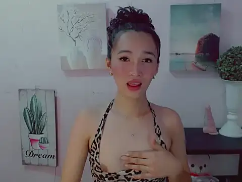 Snapshot of Mystic_haraxx chatting on 05-30-26, 02:18 Mystic haraxx online show from 05-30-26, 02:18