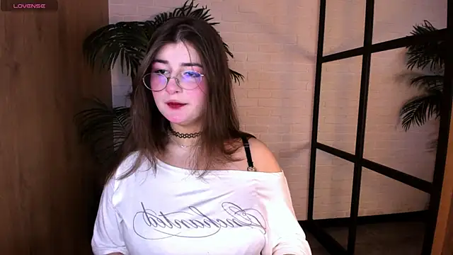 Snapshot of HaniaWish chatting on 07-17-26, 01:30 HaniaWish online show from 07-17-26, 01:30