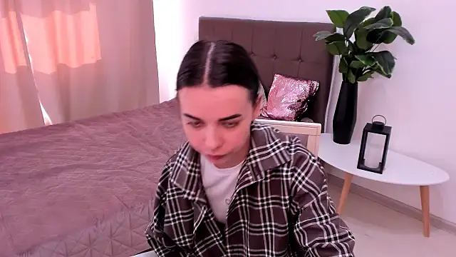 Little Ami  online show from 04-15-26, 01:26