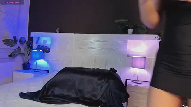 angelina hilton online show from 07-04-26, 11:49