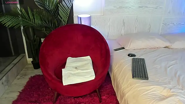 angelina hilton online show from 04-14-26, 02:55