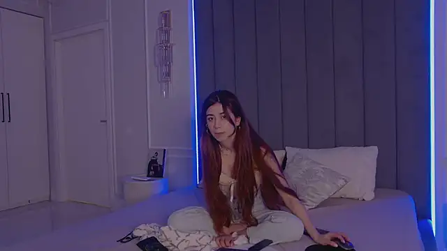 CarolineCox online show from 04-08-26, 03:02