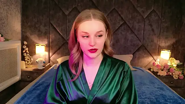 Snapshot of Molly_Voses chatting on 05-27-26, 09:00 Molly Voses online show from 05-27-26, 09:00