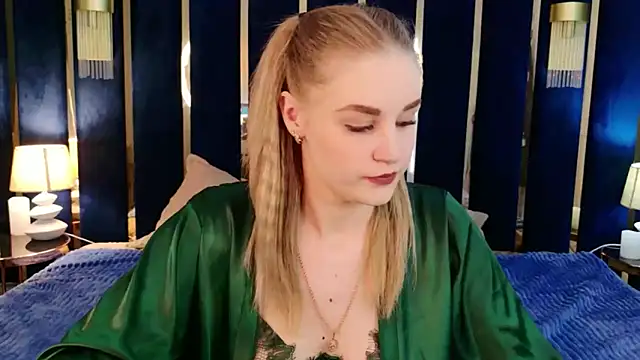 Snapshot of Molly_Voses chatting on 06-21-26, 08:58 Molly Voses online show from 06-21-26, 08:58