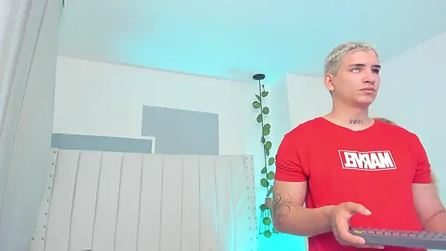 Snapshot of sebas_and_vanessa chatting on 04-11-26, 07:17 sebas and vanessa online show from 04-11-26, 07:17