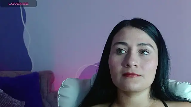 Snapshot of emilylondon_22 chatting on 04-08-26, 01:23 emilylondon 22 online show from 04-08-26, 01:23