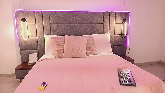 dhalia lux  online show from 05-27-26, 08:49