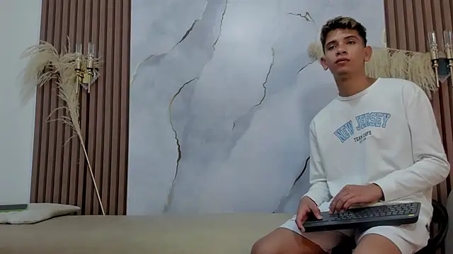Ethanhot os online show from 06-11-26, 07:33