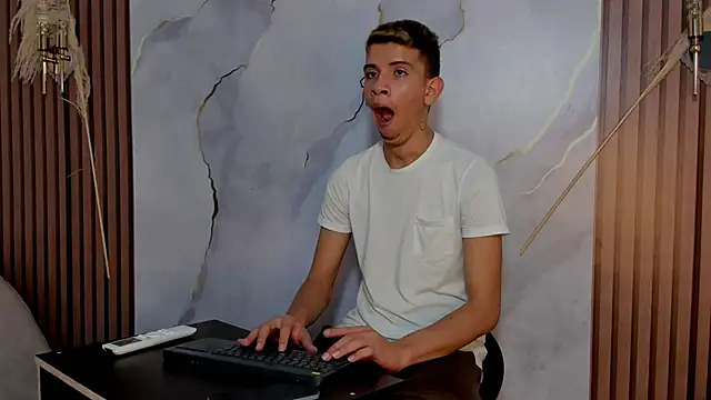 Ethanhot os online show from 04-12-26, 11:41