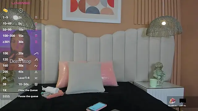 Snapshot of zoe_blosson chatting on 04-19-26, 06:10 zoe blosson online show from 04-19-26, 06:10