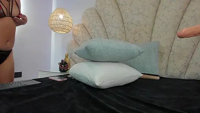 Snapshot of zoe_blosson chatting on 05-13-26, 02:40 zoe blosson online show from 05-13-26, 02:40