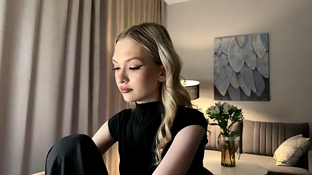 EvelineMolima online show from 04-13-26, 05:06
