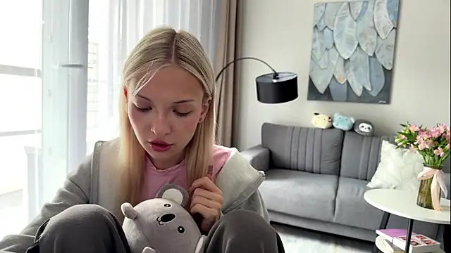 EvelineMolima online show from 05-10-26, 10:52