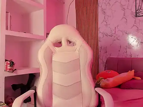 Snapshot of Luna_belvet chatting on 04-14-26, 02:55 Luna belvet online show from 04-14-26, 02:55