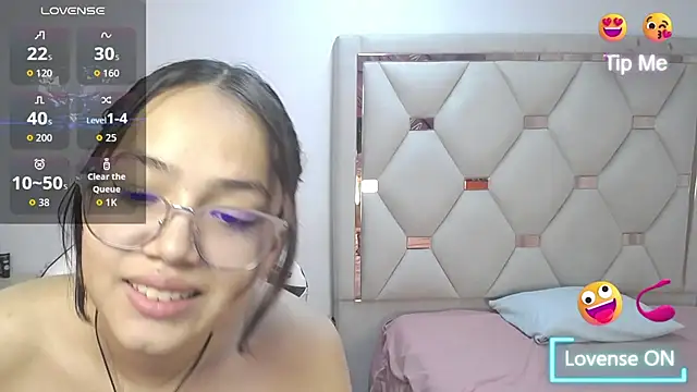 Zoe and jackk  online show from 05-10-26, 08:33