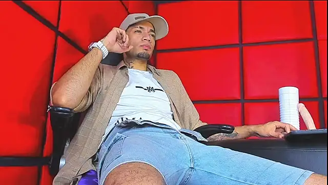 Daniel huge22 online show from 05-11-26, 03:19