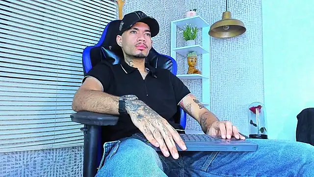 Daniel huge22 online show from 06-20-26, 02:33