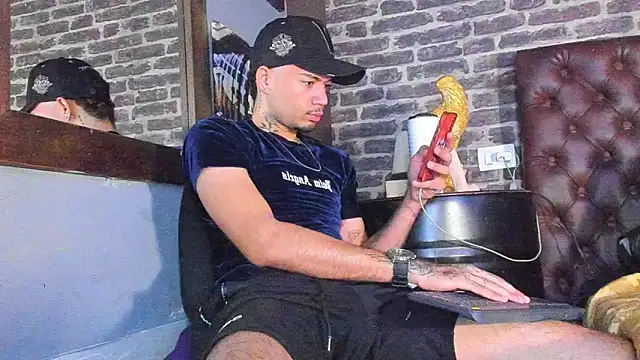 Daniel huge22 online show from 06-07-26, 04:01