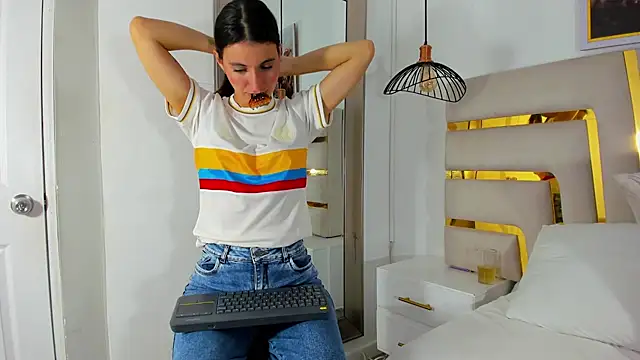 Emy-Ferrer online show from 06-18-26, 12:31