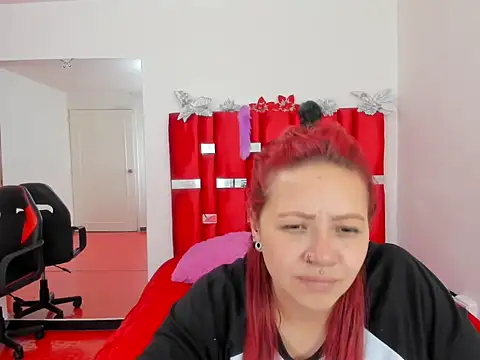 Snapshot of scarlett_red_1 chatting on 05-05-26, 12:13 scarlett red 1 online show from 05-05-26, 12:13