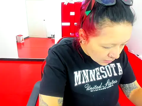 Snapshot of scarlett_red_1 chatting on 05-25-26, 04:17 scarlett red 1 online show from 05-25-26, 04:17