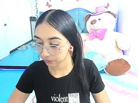 Snapshot of valery_taylor_1 chatting on 04-08-26, 04:03 valery taylor 1 online show from 04-08-26, 04:03