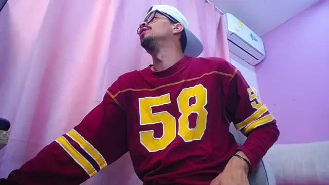 Snapshot of Amir_guy_ chatting on 04-09-26, 02:12 Amir guy online show from 04-09-26, 02:12