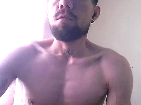 Snapshot of thomas2wood chatting on 07-16-26, 10:18 thomas2wood online show from 07-16-26, 10:18
