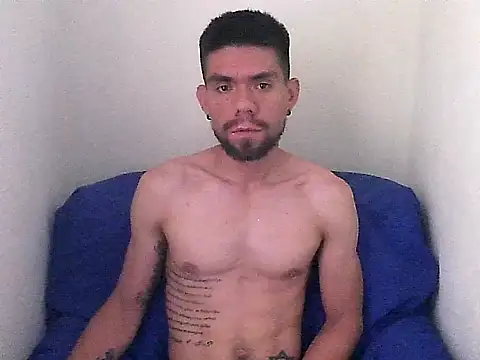 Snapshot of thomas2wood chatting on 06-21-26, 08:14 thomas2wood online show from 06-21-26, 08:14