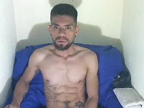 Snapshot of thomas2wood chatting on 06-15-26, 12:22 thomas2wood online show from 06-15-26, 12:22