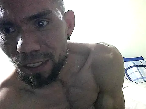 Snapshot of thomas2wood chatting on 06-11-26, 12:32 thomas2wood online show from 06-11-26, 12:32