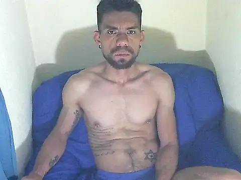 Snapshot of thomas2wood chatting on 06-23-26, 12:19 thomas2wood online show from 06-23-26, 12:19