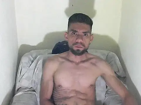 Snapshot of thomas2wood chatting on 06-13-26, 03:04 thomas2wood online show from 06-13-26, 03:04