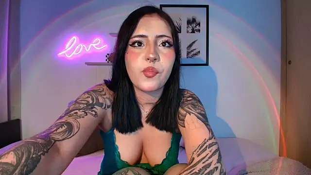 Snapshot of Its__Alice chatting on 04-15-26, 02:28 Its Alice online show from 04-15-26, 02:28