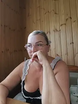 White-Chocolatte online show from 06-18-26, 02:11