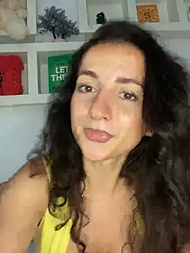 Snapshot of KarolDolly05 chatting on 07-16-26, 12:57 KarolDolly05 online show from 07-16-26, 12:57