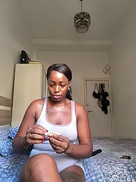 browniee777 online show from 05-06-26, 10:52