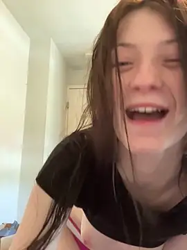 Munchkinbaby72318 online show from 04-15-26, 06:01