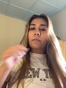 Snapshot of _BellaSmith_ chatting on 06-26-26, 04:35 BellaSmith online show from 06-26-26, 04:35