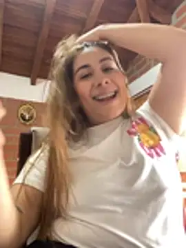 Snapshot of _BellaSmith_ chatting on 05-19-26, 02:13 BellaSmith online show from 05-19-26, 02:13